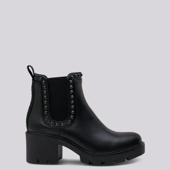 BCBG
Trista Lug Sole Chelsea Boot in Black/Silver - Picture 1 of 3